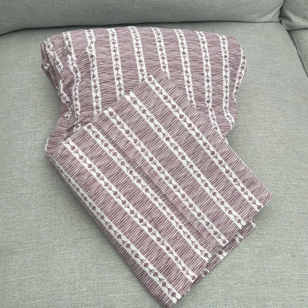 Anthrology twin size mauve floral color fitted sheet and pillow cover set